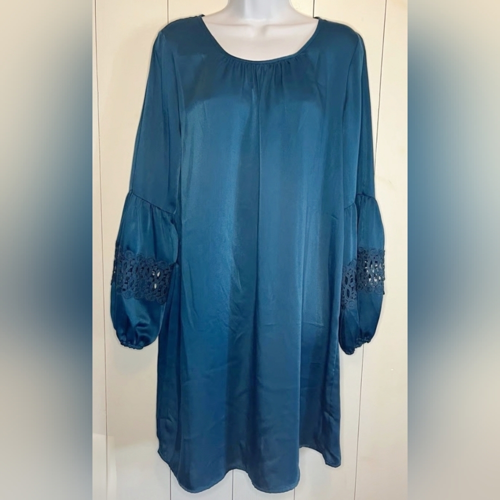 Pleione Teal Blue Shift Dress Sz Med Bell Sleeve Lace Detail Scoop Neck Flowy